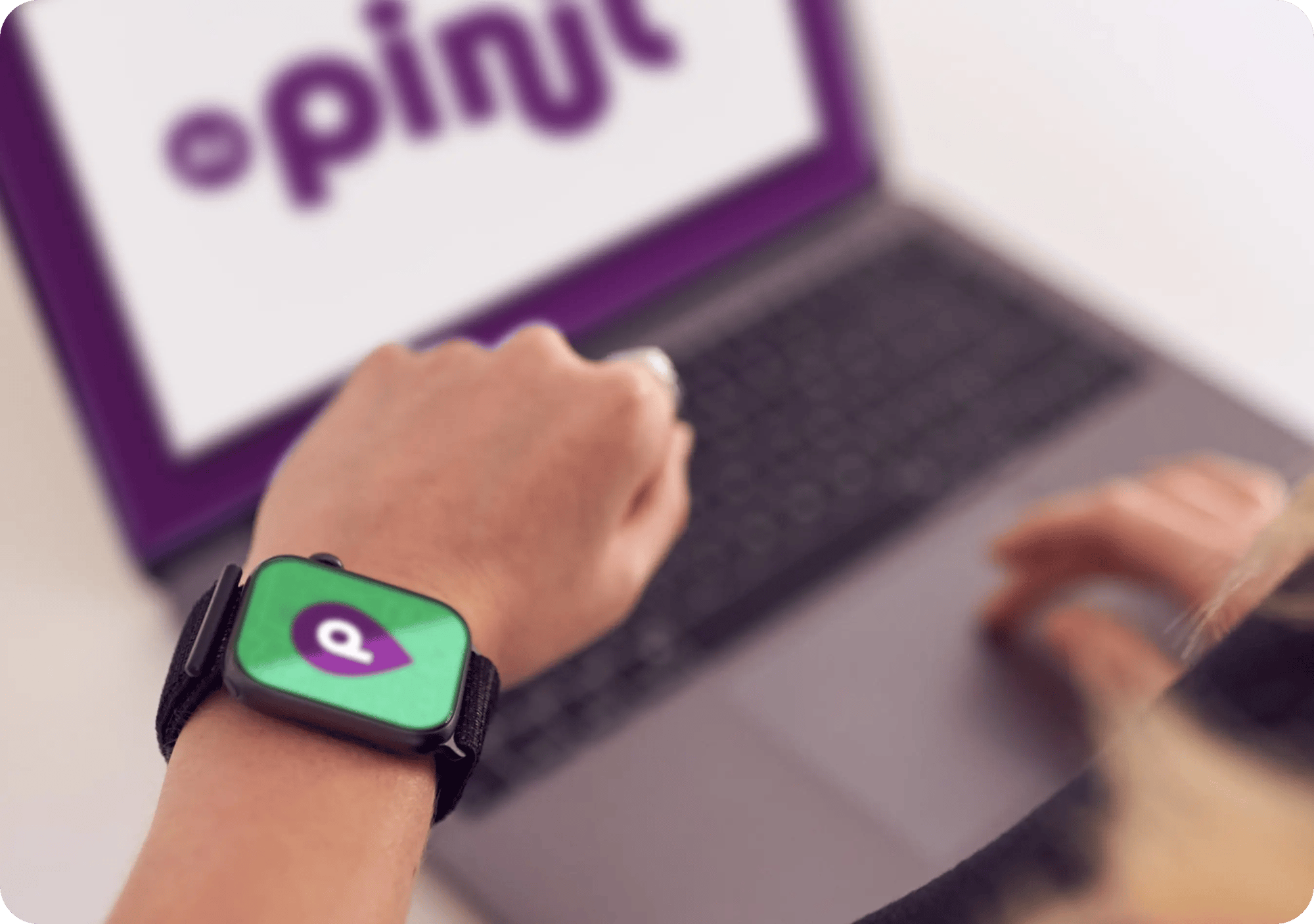 AiPinit_OnePager_TrueAdress_iMac_Web_Reloj_